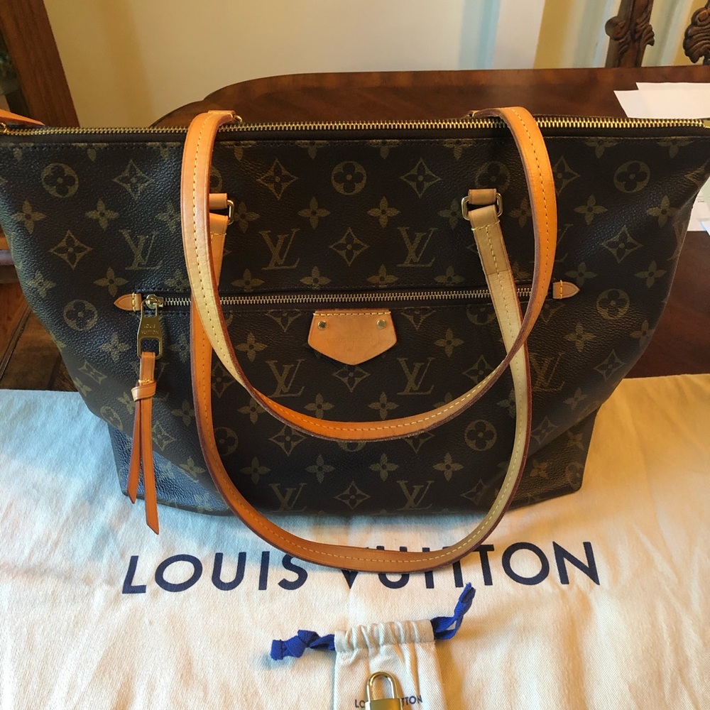 Authentic Louis Vuitton iena mm
